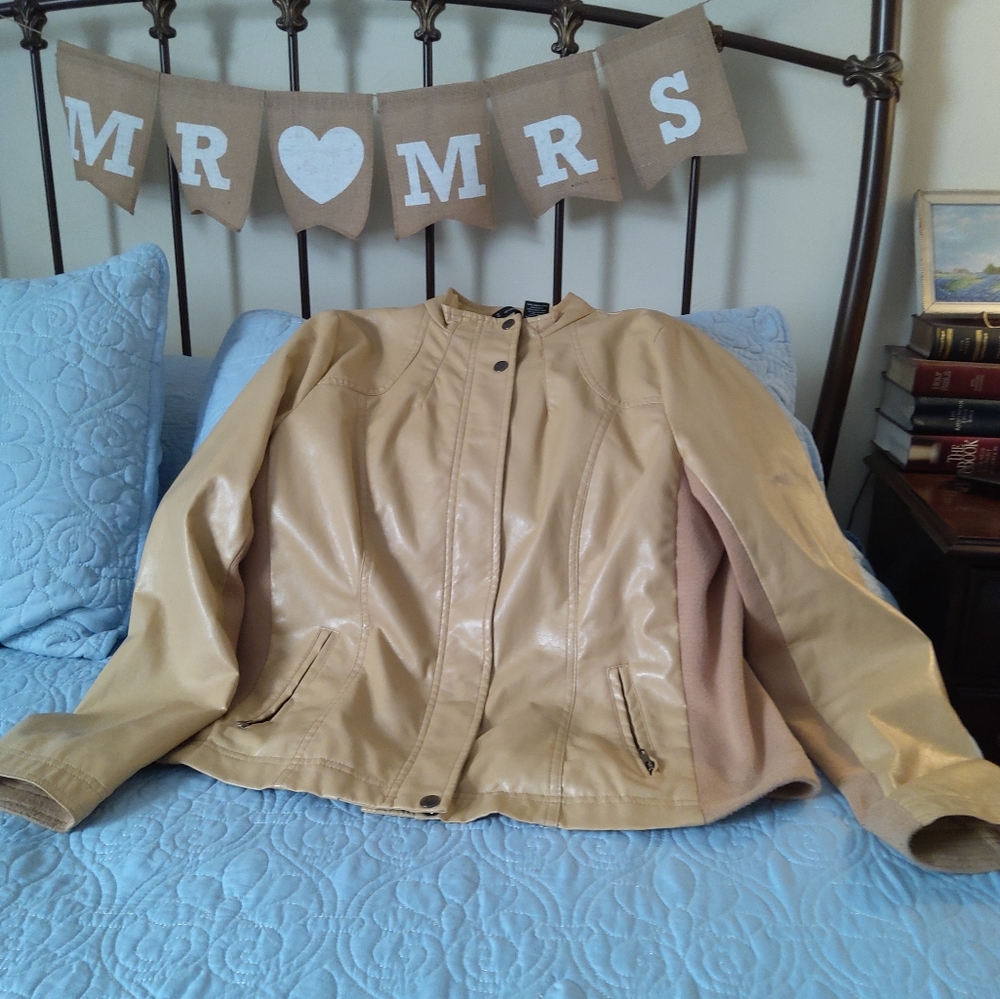 NEW DIRECTIONS Sz L shiny pearl color jacket